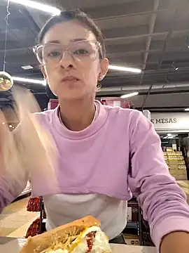 Snapshot of thedianakaro chatting on December 6, 2024, 12:45 am thedianakaro online show from December 6, 2024, 12:45 am