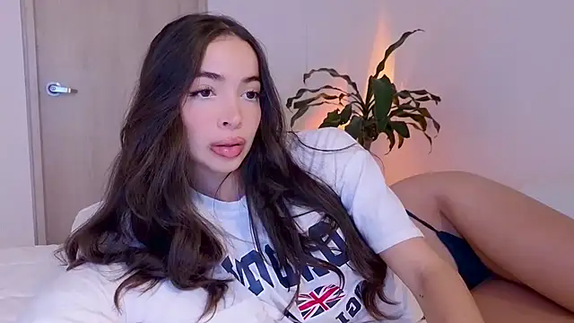 Snapshot of Siny_Moore chatting on December 4, 2024, 11:19 am Siny Moore online show from December 4, 2024, 11:19 am