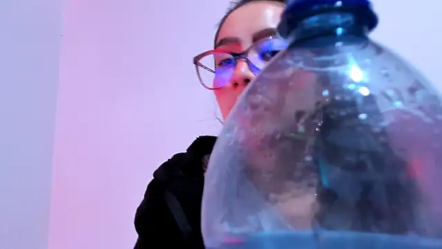 teffy lee online show from January 5, 2025, 9:03 pm