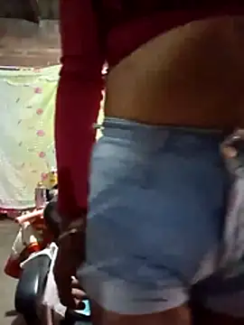 Snapshot of yovana13 chatting on February 16, 2026, 5:53 pm yovana13 online show from February 16, 2026, 5:53 pm