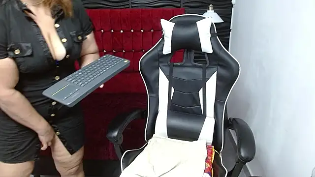 Snapshot of PervertedMature chatting on January 22, 2025, 6:42 am PervertedMature online show from January 22, 2025, 6:42 am