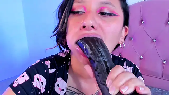 Snapshot of Mila_nixon02 chatting on December 2, 2024, 6:43 pm Mila nixon02 online show from December 2, 2024, 6:43 pm