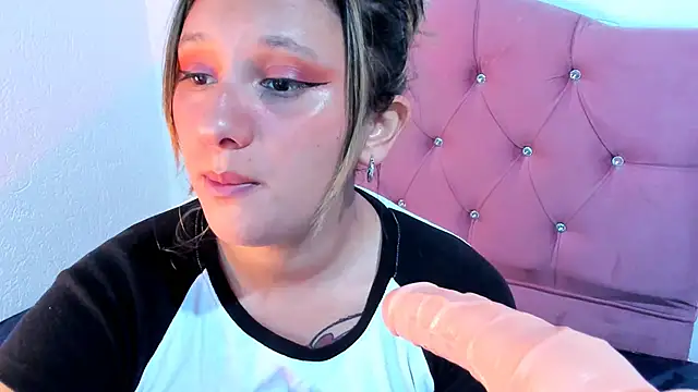 Snapshot of Mila_nixon02 chatting on February 21, 2025, 4:05 pm Mila nixon02 online show from February 21, 2025, 4:05 pm