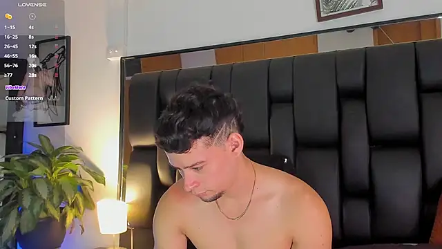 JadeSmiith  online show from December 4, 2025, 10:40 pm