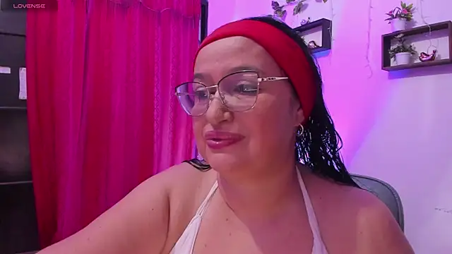 Gia Nahomi online show from November 14, 2025, 10:18 pm