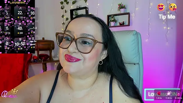 Gia Nahomi online show from April 5, 2026, 8:17 pm