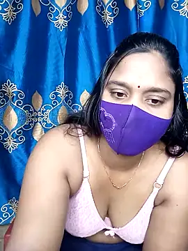 Snapshot of Hot_Maleka chatting on March 17, 2025, 1:35 am Hot Maleka online show from March 17, 2025, 1:35 am