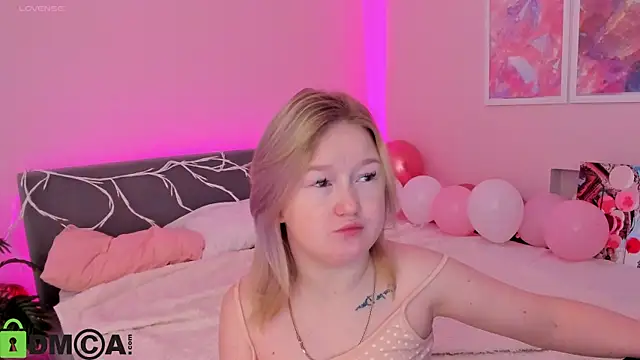 Sara Robinson online show from October 5, 2025, 2:32 am