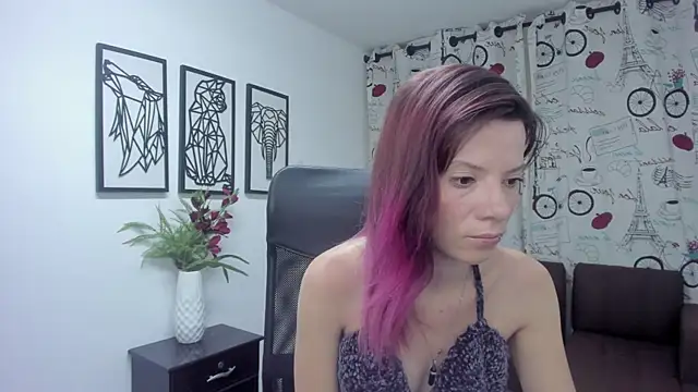 Snapshot of DanaaRey chatting on February 19, 2025, 11:28 am DanaaRey online show from February 19, 2025, 11:28 am