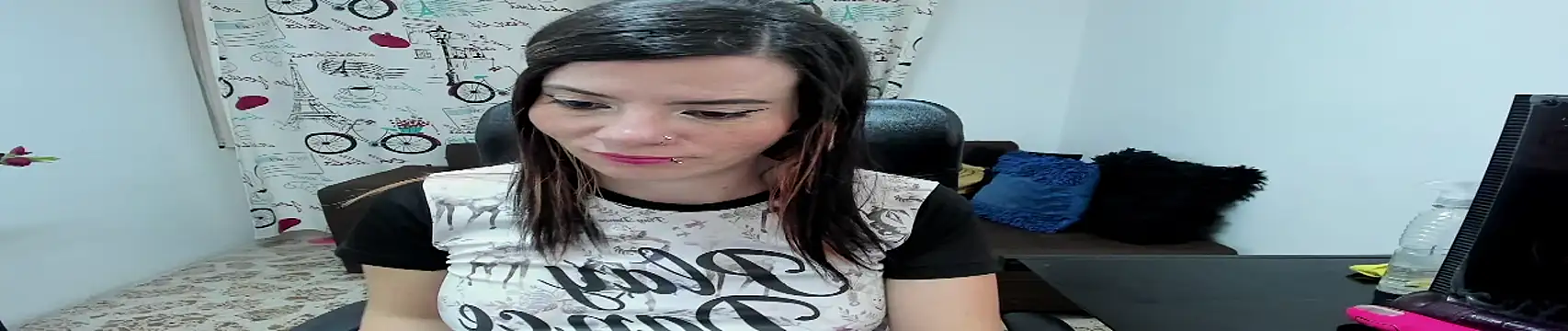 Snapshot of DanaaRey chatting on November 6, 2025, 4:41 pm DanaaRey online show from November 6, 2025, 4:41 pm