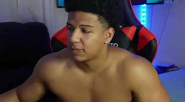 Snapshot of May_Dylan1 chatting on December 11, 2024, 4:53 pm May Dylan1 online show from December 11, 2024, 4:53 pm