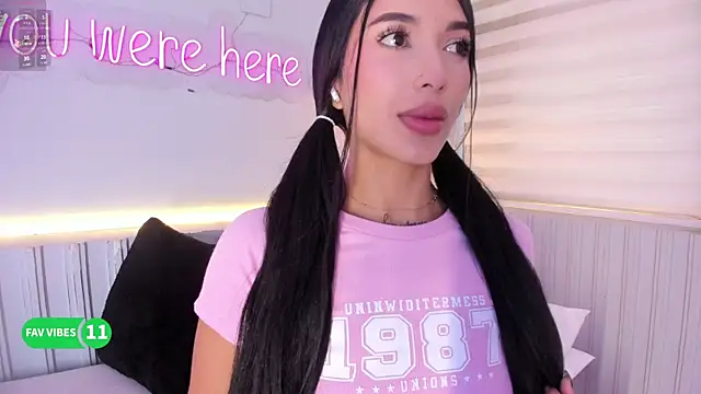 stephanymonroe online show from November 12, 2025, 4:29 pm