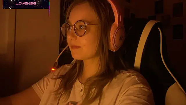 Snapshot of JacyWinslat chatting on October 1, 2025, 10:05 pm JacyWinslat online show from October 1, 2025, 10:05 pm