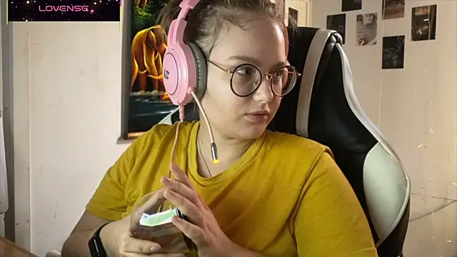 Snapshot of JacyWinslat chatting on October 15, 2025, 12:38 pm JacyWinslat online show from October 15, 2025, 12:38 pm