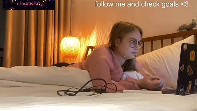 JacyWinslat online show from December 14, 2025, 11:04 am