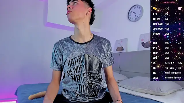 Snapshot of NeoRaptis chatting on December 5, 2024, 8:11 pm NeoRaptis online show from December 5, 2024, 8:11 pm