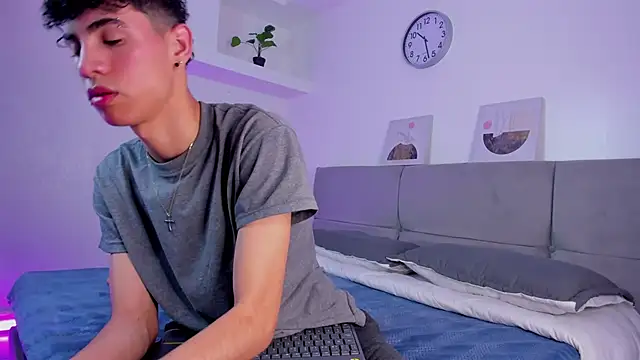 Snapshot of NeoRaptis chatting on December 11, 2024, 8:07 pm NeoRaptis online show from December 11, 2024, 8:07 pm