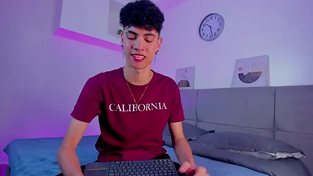 Snapshot of NeoRaptis chatting on December 27, 2024, 7:57 pm NeoRaptis online show from December 27, 2024, 7:57 pm