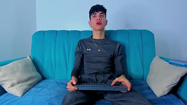 Snapshot of NeoRaptis chatting on January 28, 2025, 7:53 pm NeoRaptis online show from January 28, 2025, 7:53 pm