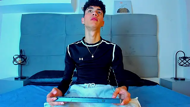 Snapshot of NeoRaptis chatting on February 18, 2025, 8:25 pm NeoRaptis online show from February 18, 2025, 8:25 pm