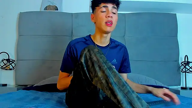 Snapshot of NeoRaptis chatting on March 10, 2025, 8:23 pm NeoRaptis online show from March 10, 2025, 8:23 pm