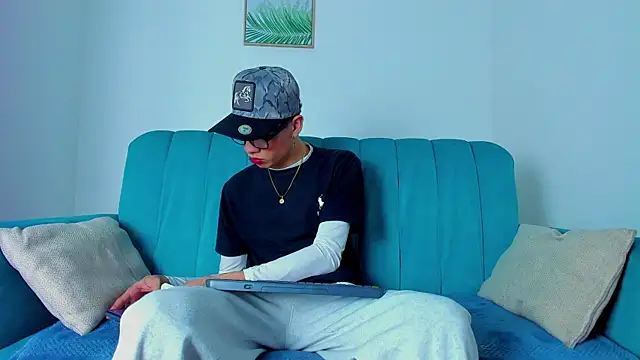 Snapshot of NeoRaptis chatting on March 20, 2025, 8:40 pm NeoRaptis online show from March 20, 2025, 8:40 pm