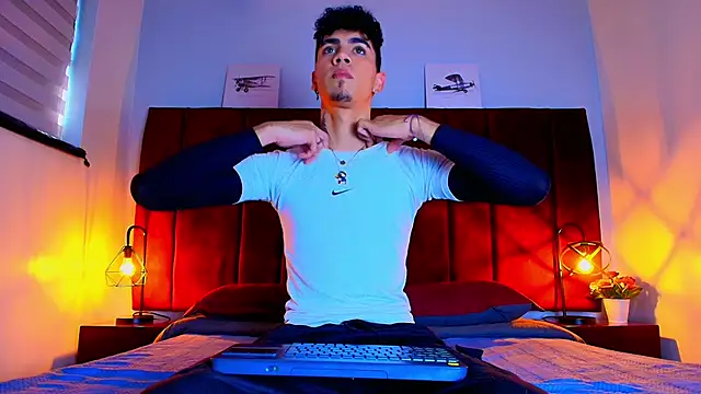 Snapshot of NeoRaptis chatting on September 22, 2025, 8:22 pm NeoRaptis online show from September 22, 2025, 8:22 pm