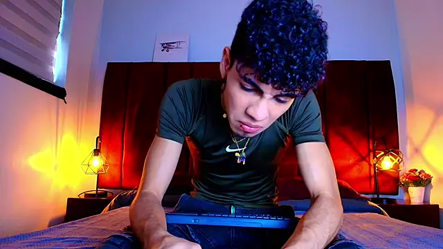 Snapshot of NeoRaptis chatting on September 23, 2025, 8:12 pm NeoRaptis online show from September 23, 2025, 8:12 pm