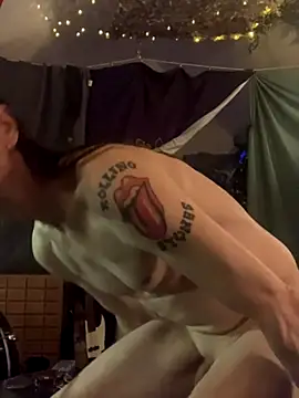 Snapshot of Sunking13cm chatting on October 30, 2025, 7:03 pm Sunking13cm online show from October 30, 2025, 7:03 pm