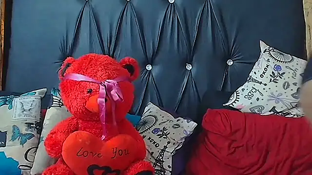 HUMONGUOUSTITSS online show from September 24, 2025, 6:17 am