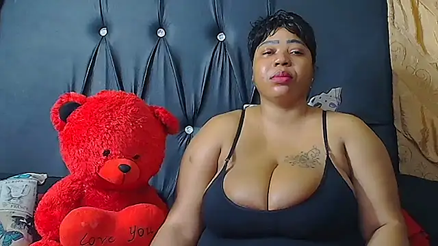 HUMONGUOUSTITSS online show from September 25, 2025, 5:16 pm