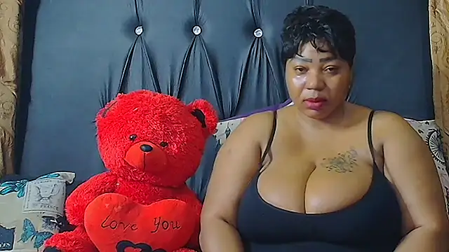 HUMONGUOUSTITSS online show from September 26, 2025, 5:50 pm