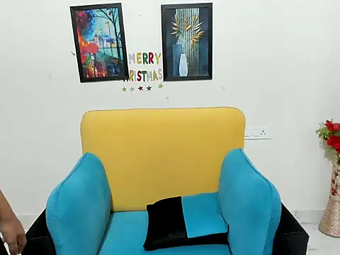 evaaelfiee online show from February 11, 2026, 3:44 am