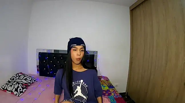 hot quenn online show from December 2, 2024, 3:15 am