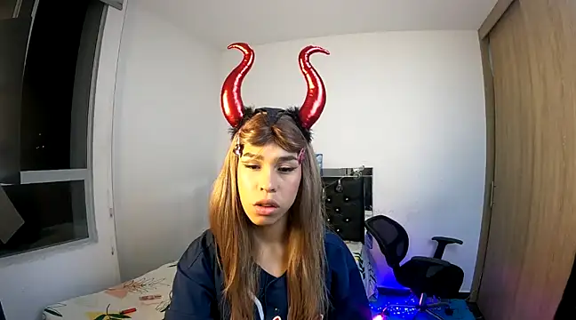 hot quenn online show from February 21, 2025, 5:56 am