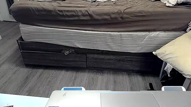 Kittyymaze1 online show from April 14, 2026, 11:49 am