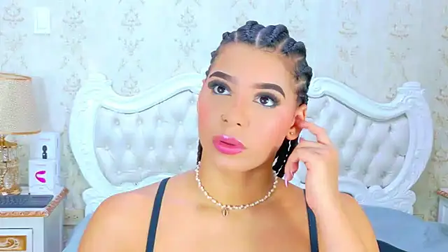 TiaraRosse online show from November 25, 2025, 1:44 pm