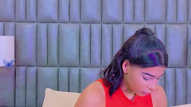 TiaraRosse online show from April 15, 2026, 12:23 pm