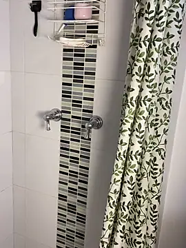 Cafeziitha02 online show from October 15, 2025, 6:19 pm