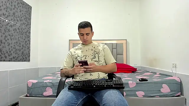 simookeler online show from November 30, 2025, 3:54 am