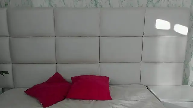 Snapshot of MIA__SAENZ chatting on January 17, 2025, 11:59 am MIA SAENZ online show from January 17, 2025, 11:59 am