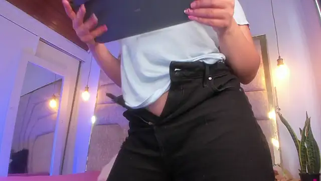 EmaJames25 online show from April 11, 2026, 7:07 pm