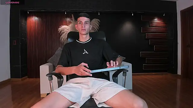 Aaron Scoot online show from December 27, 2024, 12:39 am