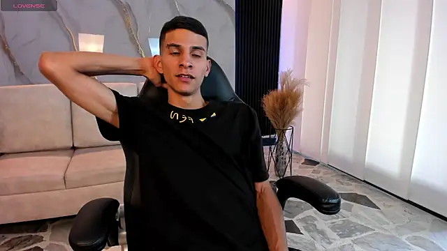 Snapshot of Aaron_Scoot chatting on March 3, 2026, 8:37 pm Aaron Scoot online show from March 3, 2026, 8:37 pm