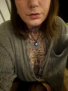 Snapshot of lizzardqueeen chatting on September 27, 2025, 10:04 pm lizzardqueeen online show from September 27, 2025, 10:04 pm