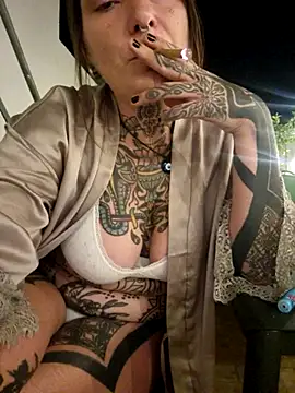 Snapshot of lizzardqueeen chatting on September 29, 2025, 9:30 pm lizzardqueeen online show from September 29, 2025, 9:30 pm