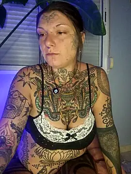 Snapshot of lizzardqueeen chatting on October 14, 2025, 12:22 am lizzardqueeen online show from October 14, 2025, 12:22 am