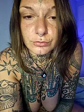 Snapshot of lizzardqueeen chatting on October 14, 2025, 5:47 pm lizzardqueeen online show from October 14, 2025, 5:47 pm