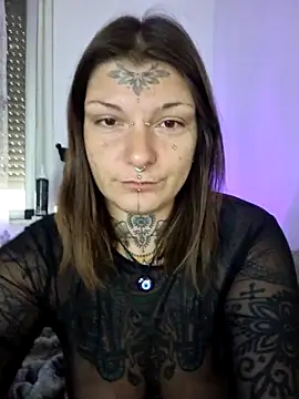 Snapshot of lizzardqueeen chatting on November 11, 2025, 5:02 pm lizzardqueeen online show from November 11, 2025, 5:02 pm