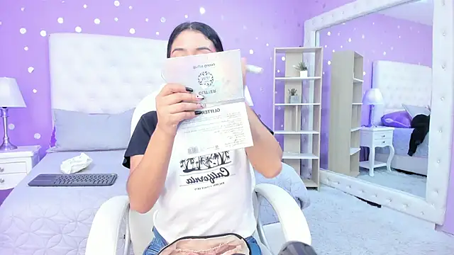 Snapshot of scarlette_15_ chatting on November 8, 2025, 1:39 am scarlette 15 online show from November 8, 2025, 1:39 am